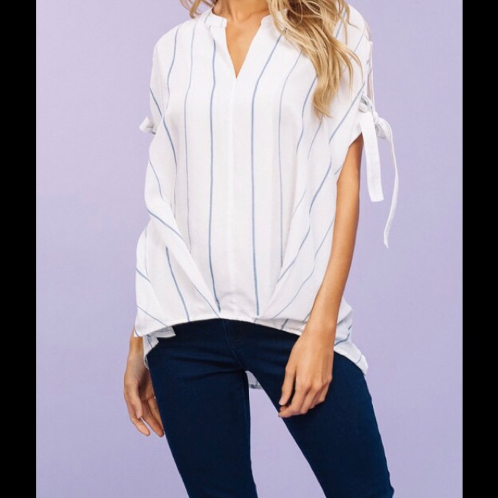 LISTICLE white blouse blue pinstripe tie sleeves L